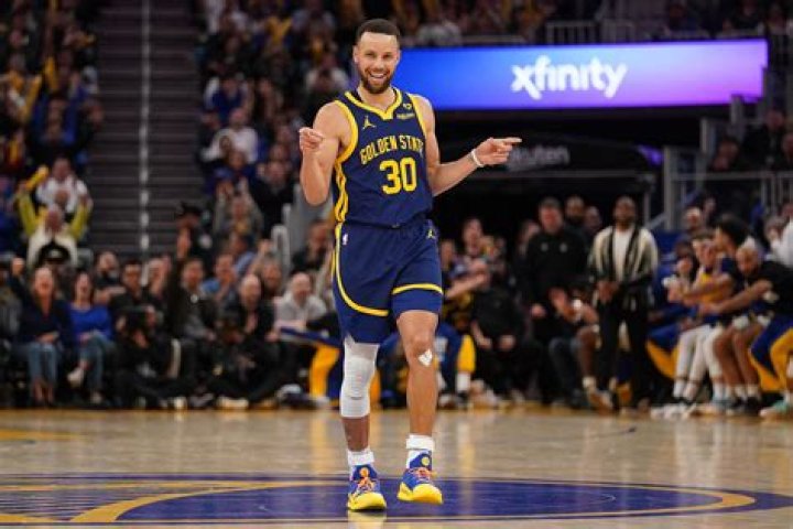 Steph Curry Reacts To Seth Curry FourYear Deal 32 Million Deal with