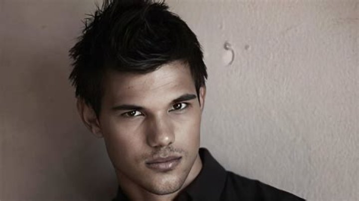 Taylor Lautner Biography; Net Worth, Age, Height, Parents, Nationality