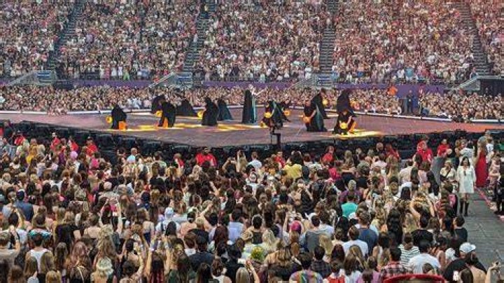 Taylor Swift's Sydney gig evacuated after lightning storm