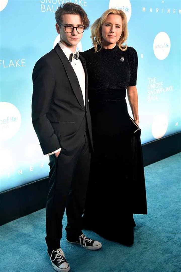 Téa Leoni Walks Red Carpet with Teenage Children