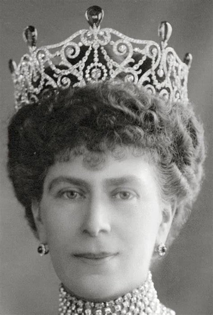 Tiara Mania Queen Mary of the United Kingdom's Diamond Bandeau Tiara