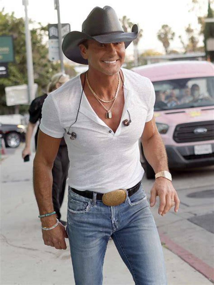 Tim McGraw Fan Gifts Him Bracelet with Faith Hill, Daughters' Initials
