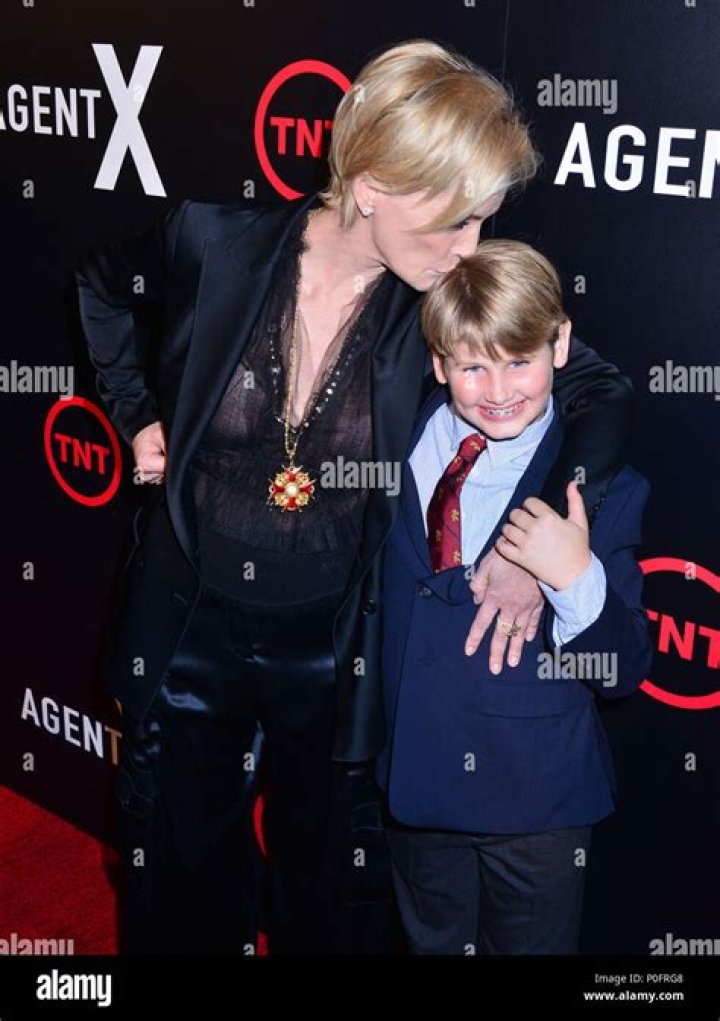 Un Sharon Stone, Laird Vonne Stone 019 à l'Agent X Première à l'hôtel