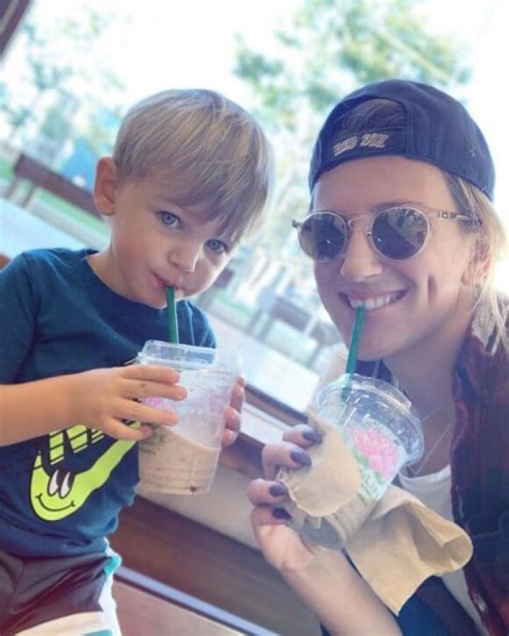 Victoria Azarenka avec son fils Leo le 18 novembre 2019. Purepeople