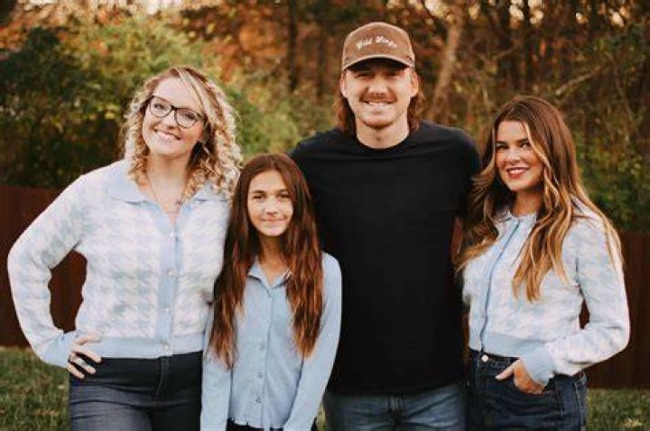 Wallen siblings Ashlyne Wallen, Mikaela Wallen