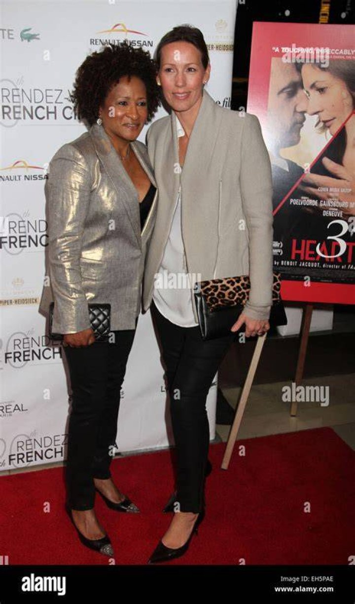 Wanda Sykes and her wife Alex arrive at the 62nd Primetime Emmy Awards