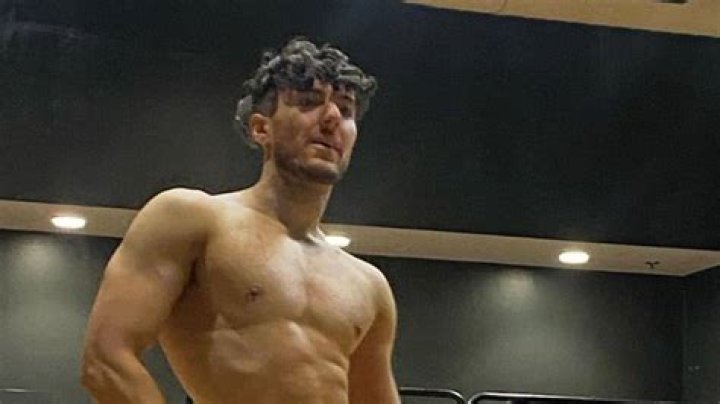 Who is Twitch Streamer Heelmike who got banned on Kick, age, height