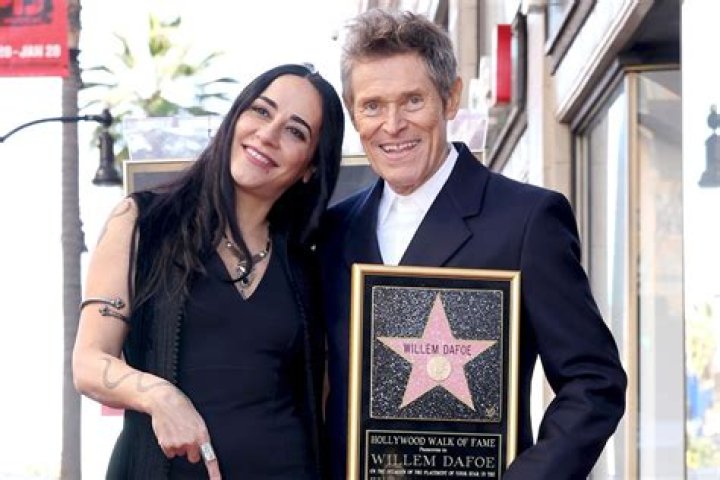Willem Dafoe wife Who is Willem Dafoe married to and does he have any